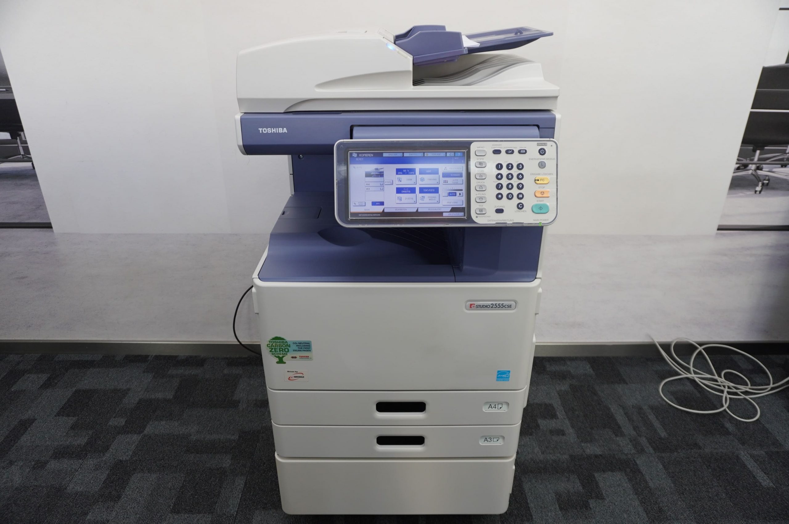 Toshiba eStudio 2555c A3/A4 Digital-Farbkopierer Scanner Farblaserdrucker 2 Kassetten!