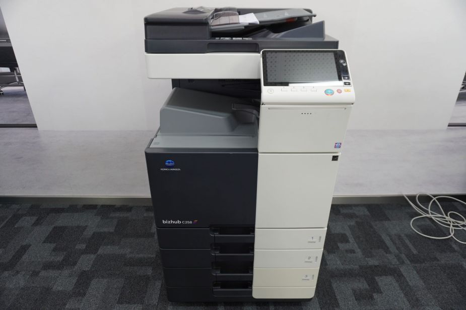 Konica Minolta Bizhub C258 DIN A3/A4 Farblaserdrucker Kopierer Laserdrucker mit 3 Kassetten