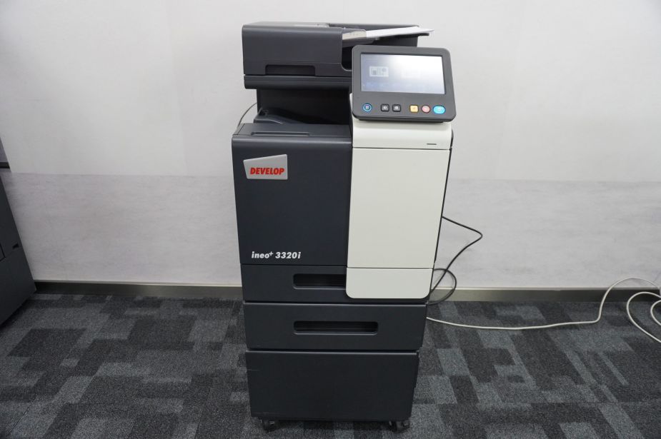 Konica Minolta Bizhub C3320i A4 Farblaserdrucker Kopierer Netzwerkdrucker mit 2 Kassetten Unterschrank und DUAL-Scan! Nur 22.600 Seiten!