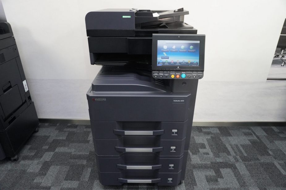 Kyocera Taskalfa 3212i DIN A3/A4 Kopierer Netzwerk-Laserdrucker Scanner 4 Kassetten nur 99.800 Seiten!