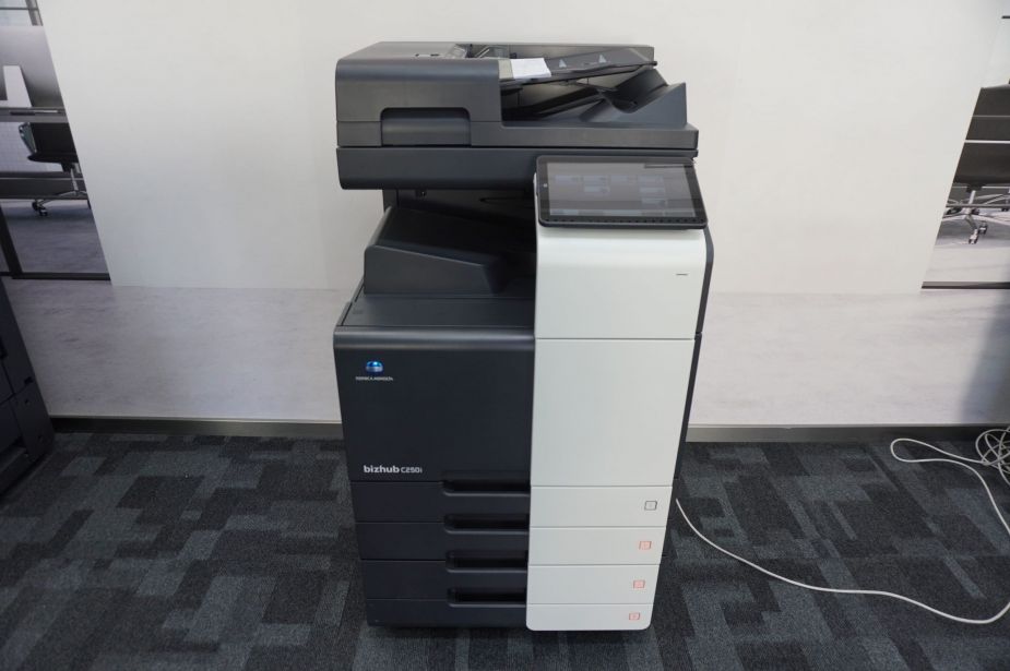 Konica Minolta Bizhub C250i DIN A3/A4 Farbkopierer Netzwerk-Laserdrucker Dual-Scan 4 Kassetten!