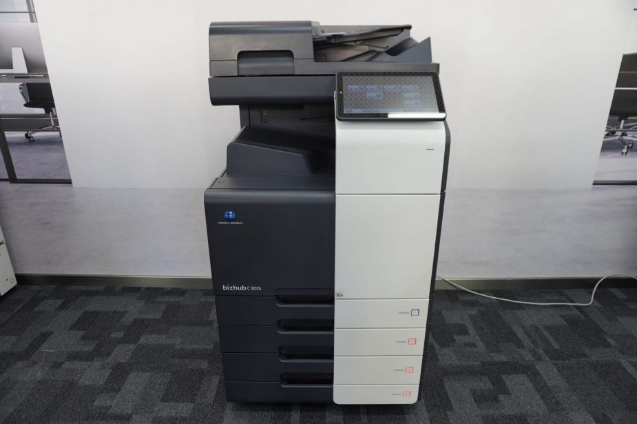 Konica Minolta Bizhub C300i Farbkopierer MFP A3 / A4 Netzwerkdrucker Dual-Scanner 4 Kassetten!