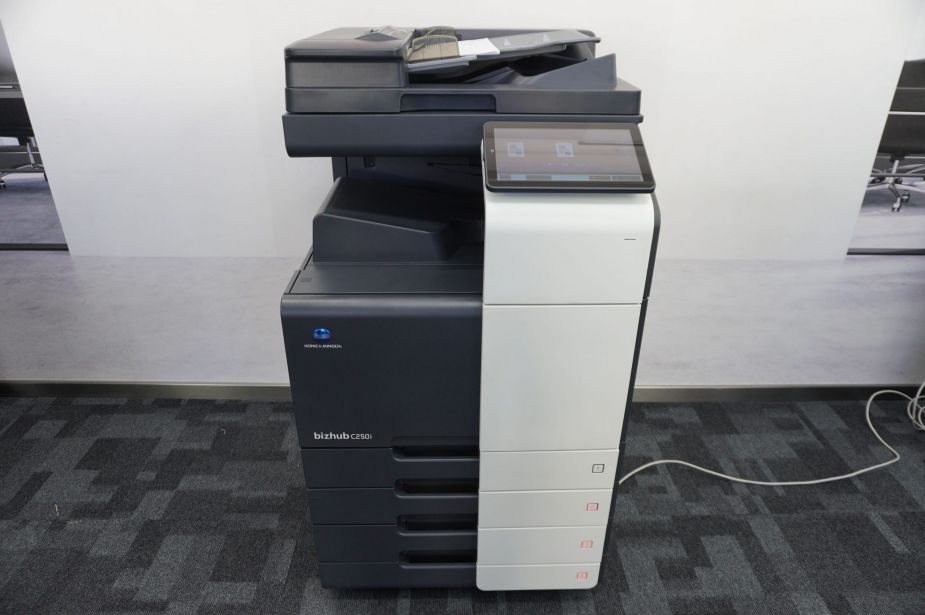 Konica Minolta Bizhub C250i DIN A3/A4 Farbkopierer Netzwerk-Laserdrucker Scanner und 4 Kassetten
