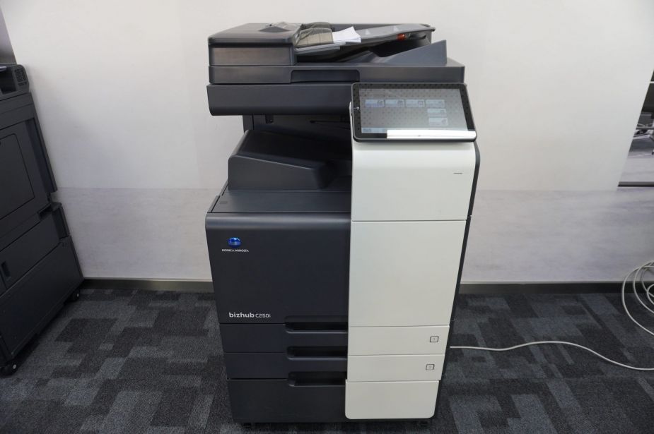 Konica Minolta Bizhub C250i DIN A3/A4 Farbkopierer Netzwerk-Laserdrucker 2 Kassetten! Nur 36.400 Gesamtseiten!