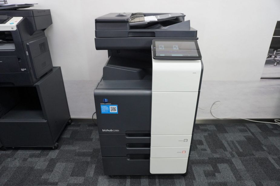 Konica Minolta Bizhub C250i DIN A3/A4 Farbkopierer Netzwerk-Laserdrucker 2 Kassetten! Nur 18.700 Gesamtseiten!