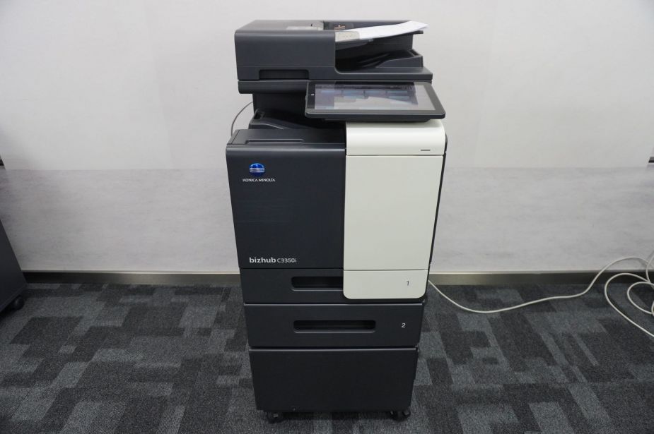 Konica Minolta Bizhub C3350i A4 Farblaserdrucker Kopierer Netzwerkdrucker Dual-Scan 2 Kassetten Unterschrank!