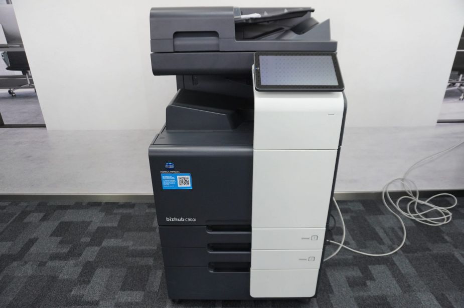 Konica Minolta Bizhub C300i DIN A3/A4 Farbkopierer Netzwerk-Laserdrucker Dual-Scan Fax und 2 Kassetten!
