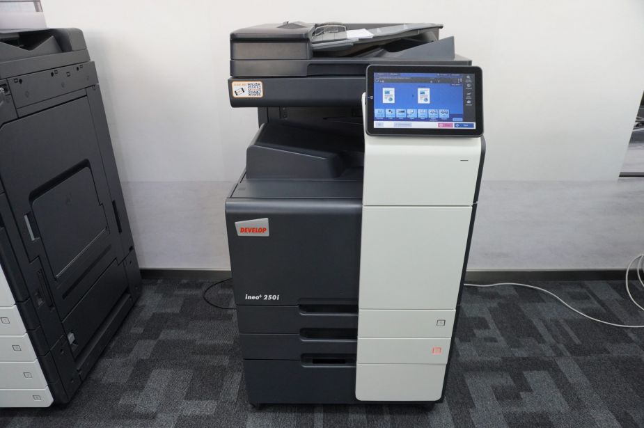 Develop Ineo +250i (Bizhub C250i) DIN A3/A4 Farbkopierer Netzwerk-Laserdrucker Scanner und 2 Kassetten