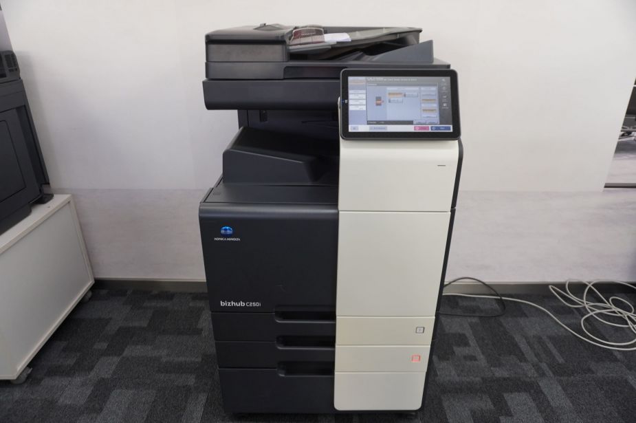 Konica Minolta Bizhub C250i DIN A3/A4 Farbkopierer Netzwerk-Laserdrucker 2 Kassetten und fax! Nur 108.200 Gesamtseiten!