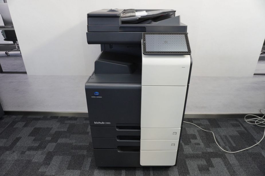 Konica Minolta Bizhub C300i Farbkopierer MFP A3 / A4 Netzwerkdrucker Scanner 2 Kassetten! Nur 16.000 Seiten!