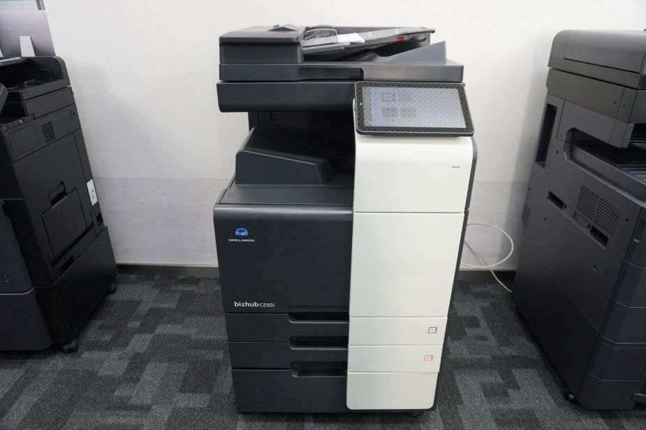 Konica Minolta Bizhub C250i DIN A3/A4 Farbkopierer Netzwerk-Laserdrucker 2 Kassetten! Nur 17.400 Gesamtseiten!