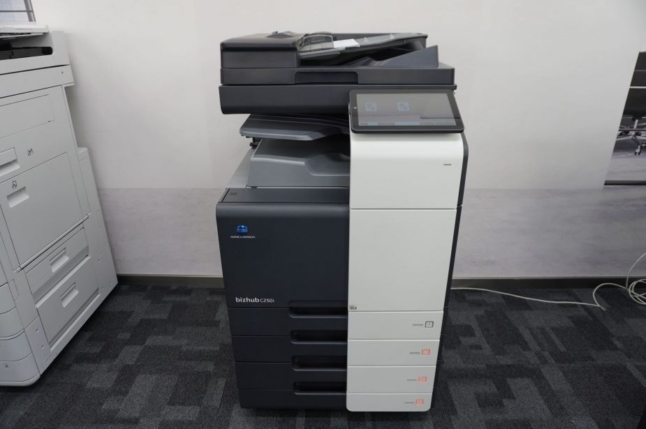 Konica Minolta Bizhub C250i DIN A3/A4 Farbkopierer Netzwerk-Laserdrucker 4 Kassetten Fax